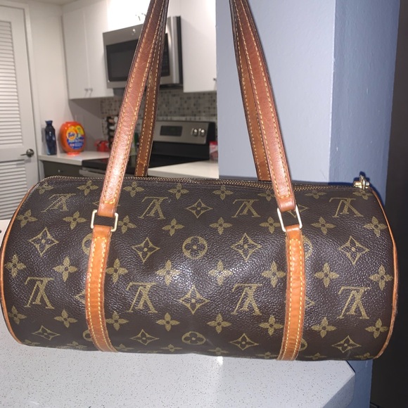LOUIS VUITTON
Monogram Papillon 26 - Picture 9 of 14